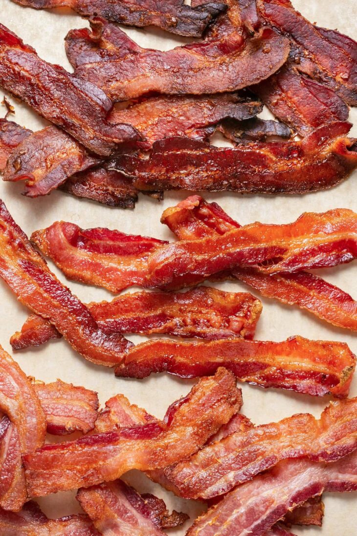 Como fazer bacon no forno (3 maneiras)