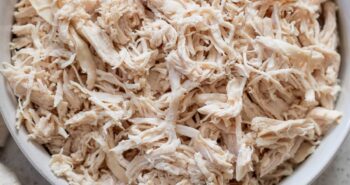 Frango desfiado instantâneo (alta proteína, perfeito para preparação de refeições)