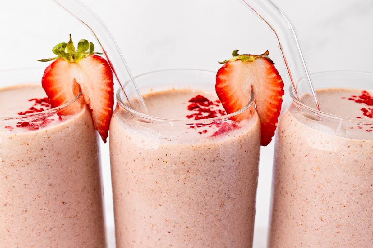 Strawberry Banana Smoothie with straw