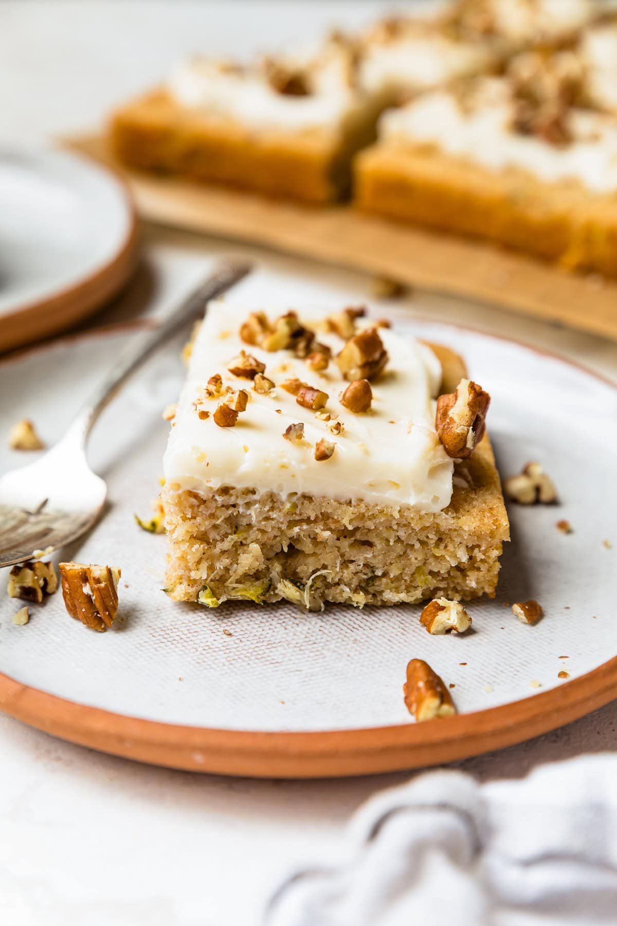 Bolo de abobrinha com cobertura de abacaxi e cream cheese