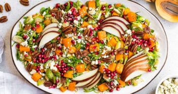 Salada de abóbora com couve de Bruxelas raspada e peras