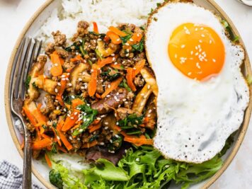 Ground Beef Bibimbap (Easy One-Skillet Recipe)