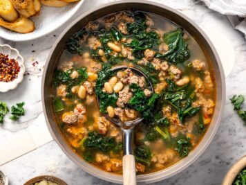 Sopa de feijão branco com linguiça (rica em proteínas)